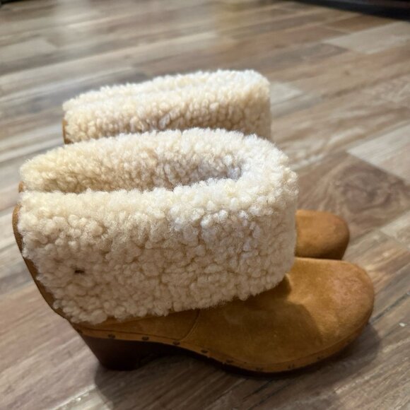 UGG Lynnea Fold Over Brown Leather Shearling Cuff Clog Boot - Picture 4 of 9